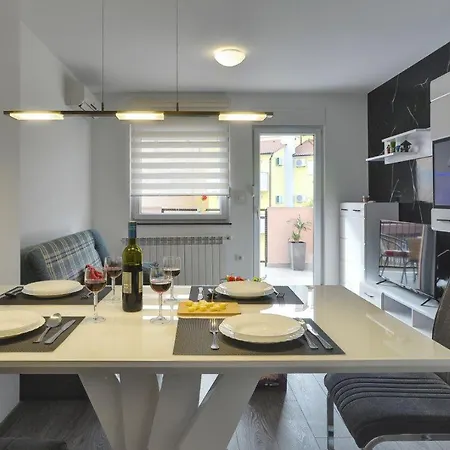 Apartman Black & White *